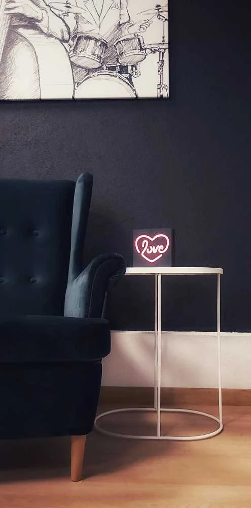 BigBen Neoninė belaidė „Bluetooth“ kolonėlė „Love“ / medinis dėklas