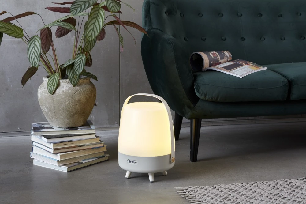 Kooduu – Lite-up Play 2.0 LED lempa su įmontuotu Bluetooth garsiakalbiu (JBL garsas), Sand aprašymas - Prekės nuotrauka