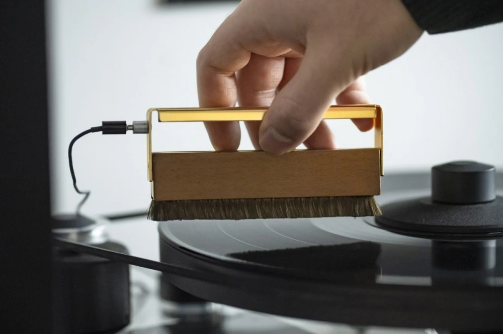 Pro-Ject it Premium Vinilinis valymo šepetys su įžeminimo kabeliu aprašymas - Prekės nuotrauka