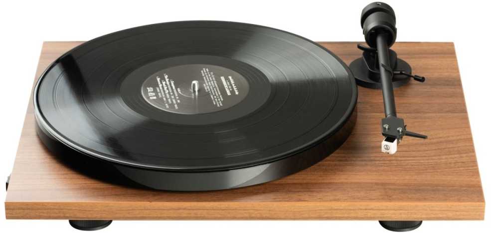 Patefonas Pro-Ject E1 BT su Audio-Technica AT3600L galvute, priešstiprintuviu ir Bluetooth, graikinio riešuto spalvos