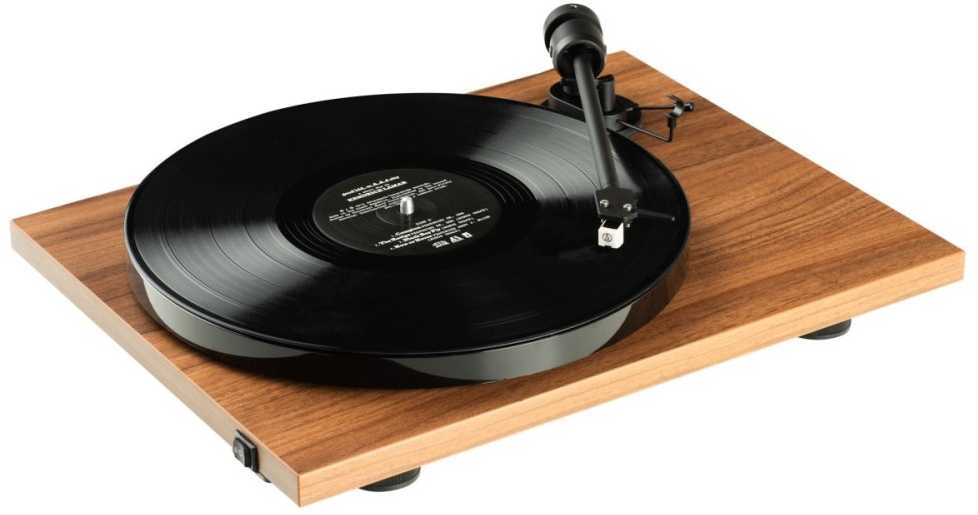 Patefonas Pro-Ject E1 BT su Audio-Technica AT3600L galvute, priešstiprintuviu ir Bluetooth, graikinio riešuto spalvos