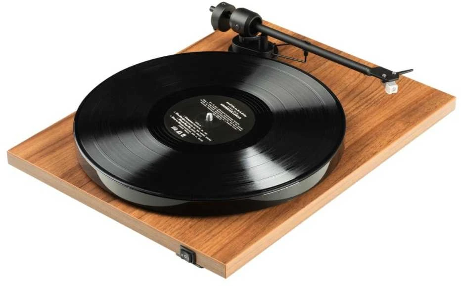 Patefonas Pro-Ject E1 su Audio-Technica AT3600L galvute, graikiško riešuto spalvos