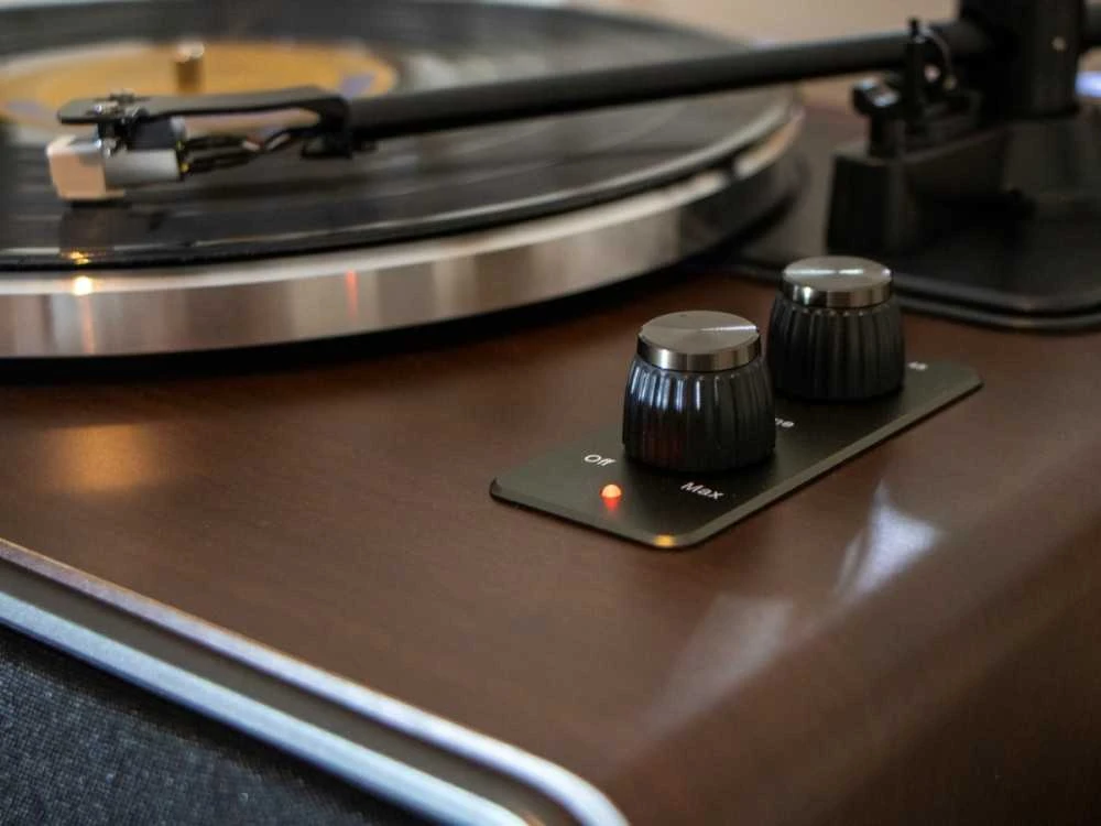 Lenco LS-470WA - Hi-Fi patefonas su garsiakalbiais ir Bluetooth