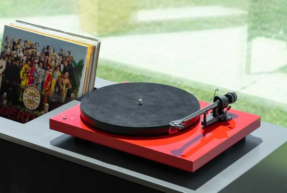 Pro-Ject Leather It B antistatinis ir antirezonansinis odinis kilimėlis - juodas