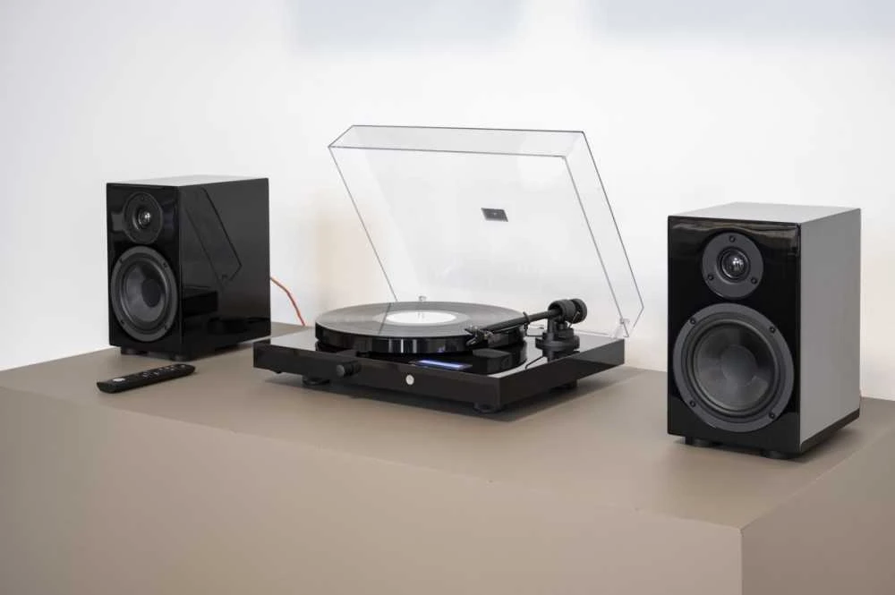 Patefonas Pro-Ject JukeBox E1 su OM5e galvute ir Bluetooth, Juodas