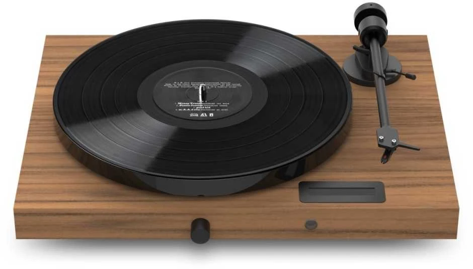 Patefonas Pro-Ject JukeBox E1 su OM5e galvute ir Bluetooth, Graikiško riešuto spalvos