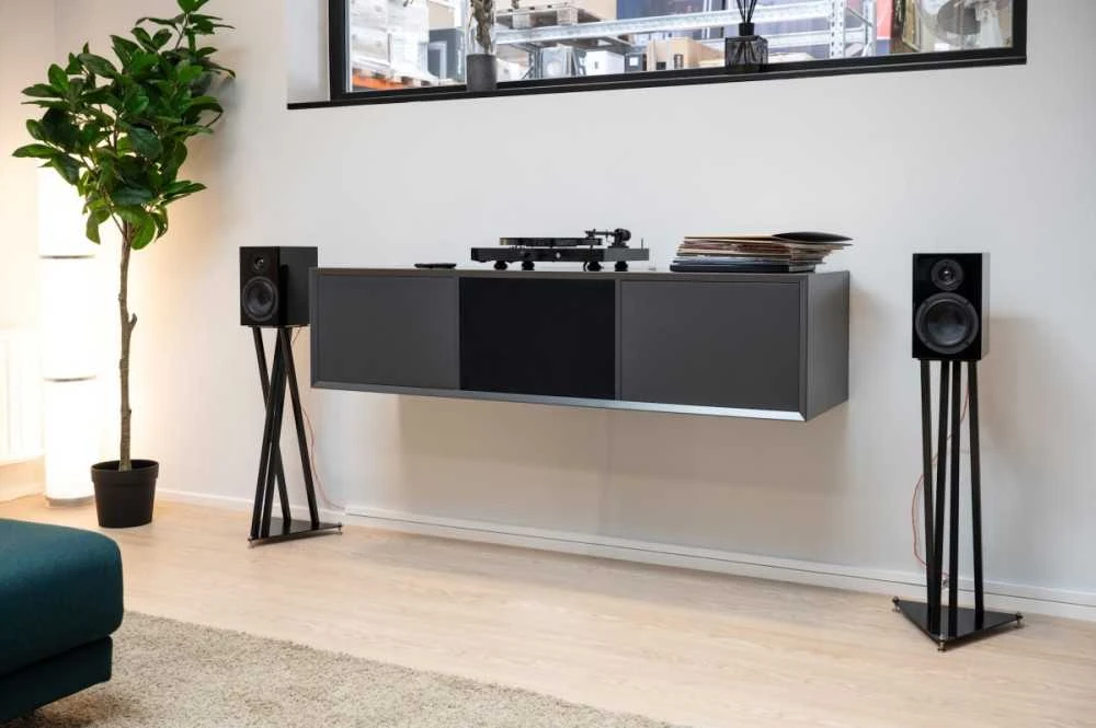 Patefonas Pro-Ject JukeBox E1 su OM5e galvute ir Bluetooth, Juodas