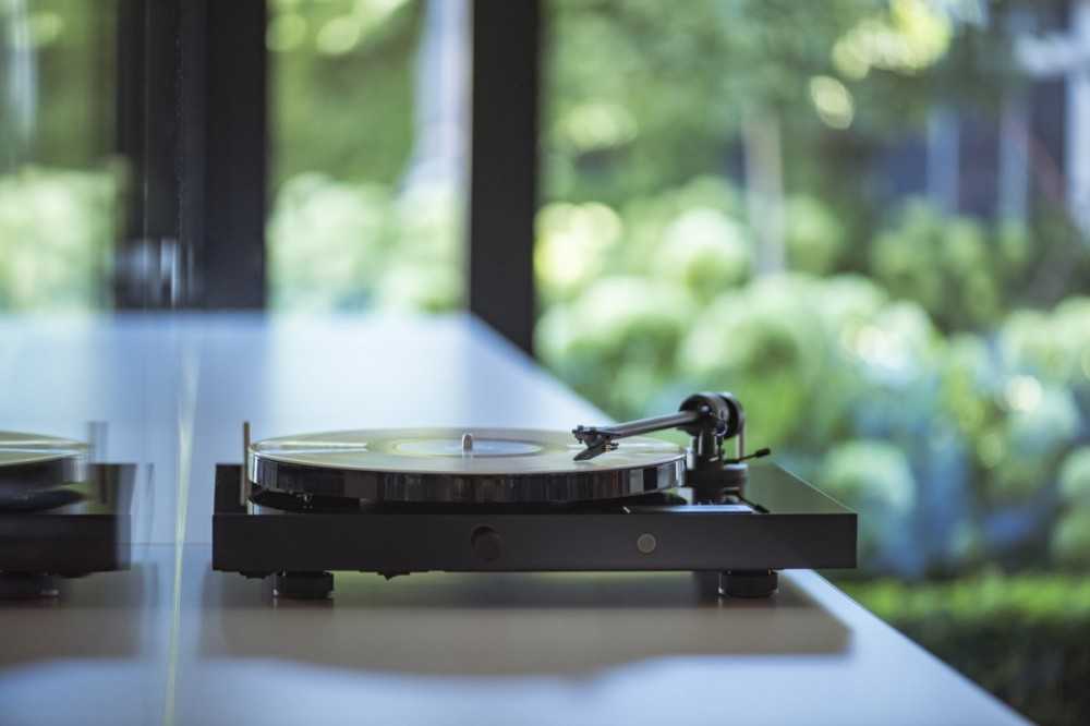 Patefonas Pro-Ject JukeBox E1 su OM5e galvute ir Bluetooth, Baltas