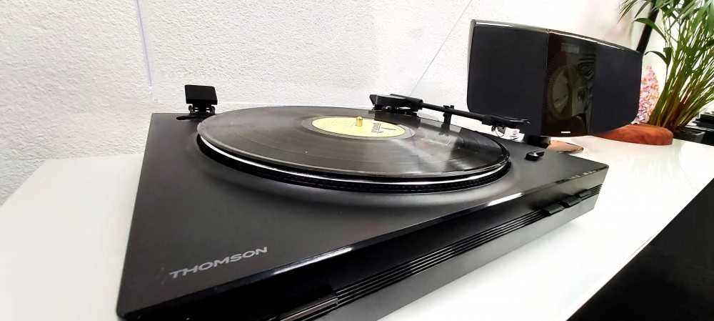 Stereo grotuvas / skaitmeninė mini sistema su patefonu THOMSON TT350 ir MIC400