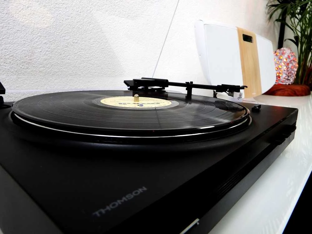 Stereo grotuvas / skaitmeninė mini sistema su patefonu THOMSON TT350 ir MIC401