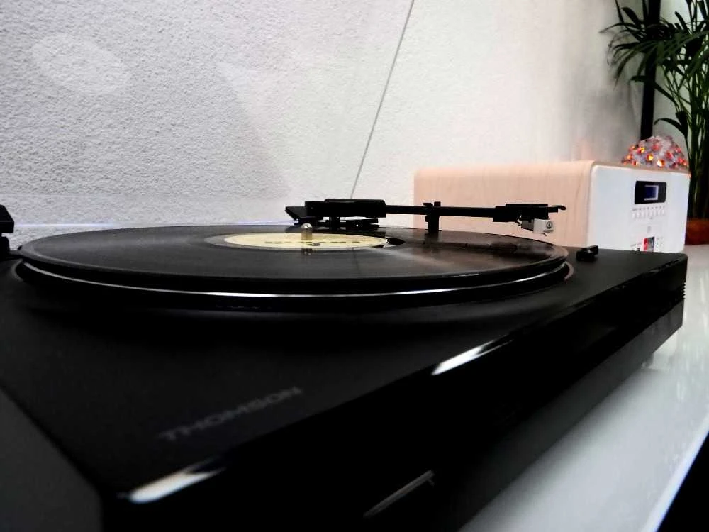 Stereo grotuvas / skaitmeninė mini HiFi sistema su patefonu THOMSON TT350 ir MIC201