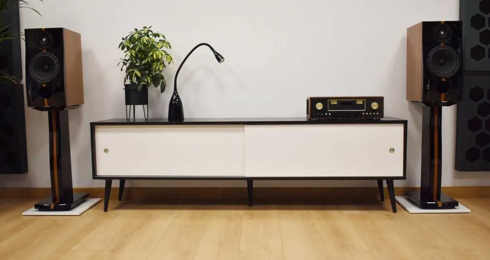 Medinė TV spintelė RETRO stiliaus SONOROUS RTRA-180-BLK-WHT plotis 180cm