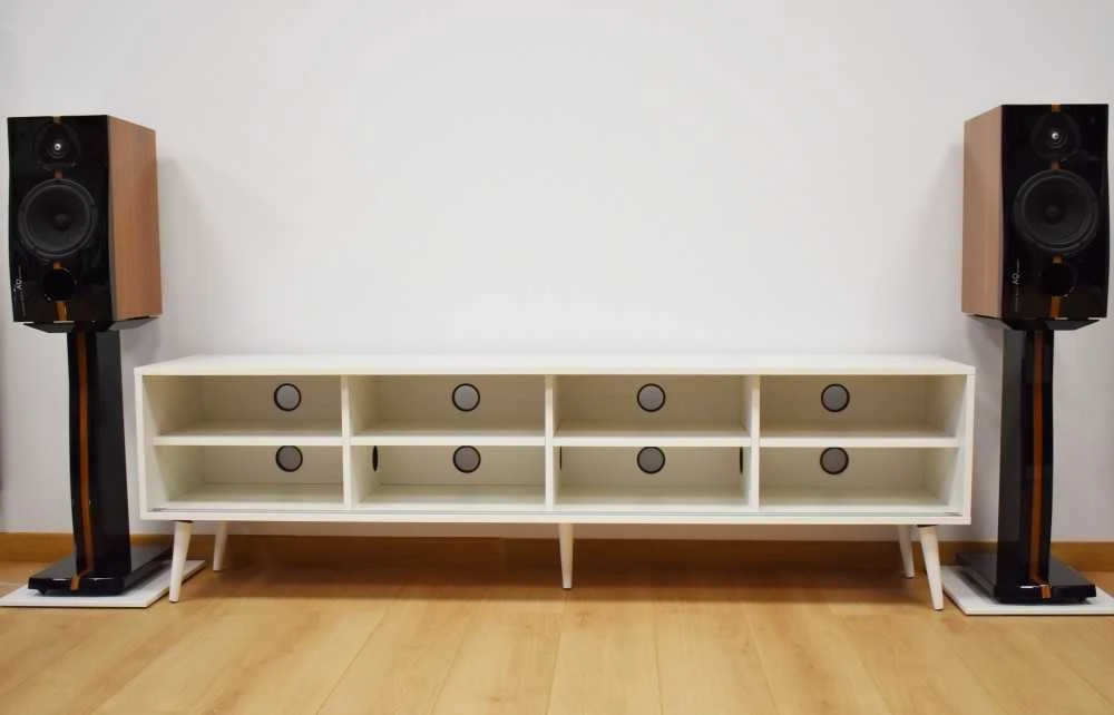 Medinė TV spintelė RETRO stiliaus SONOROUS RTRA-180-WHT-BLK plotis 180cm