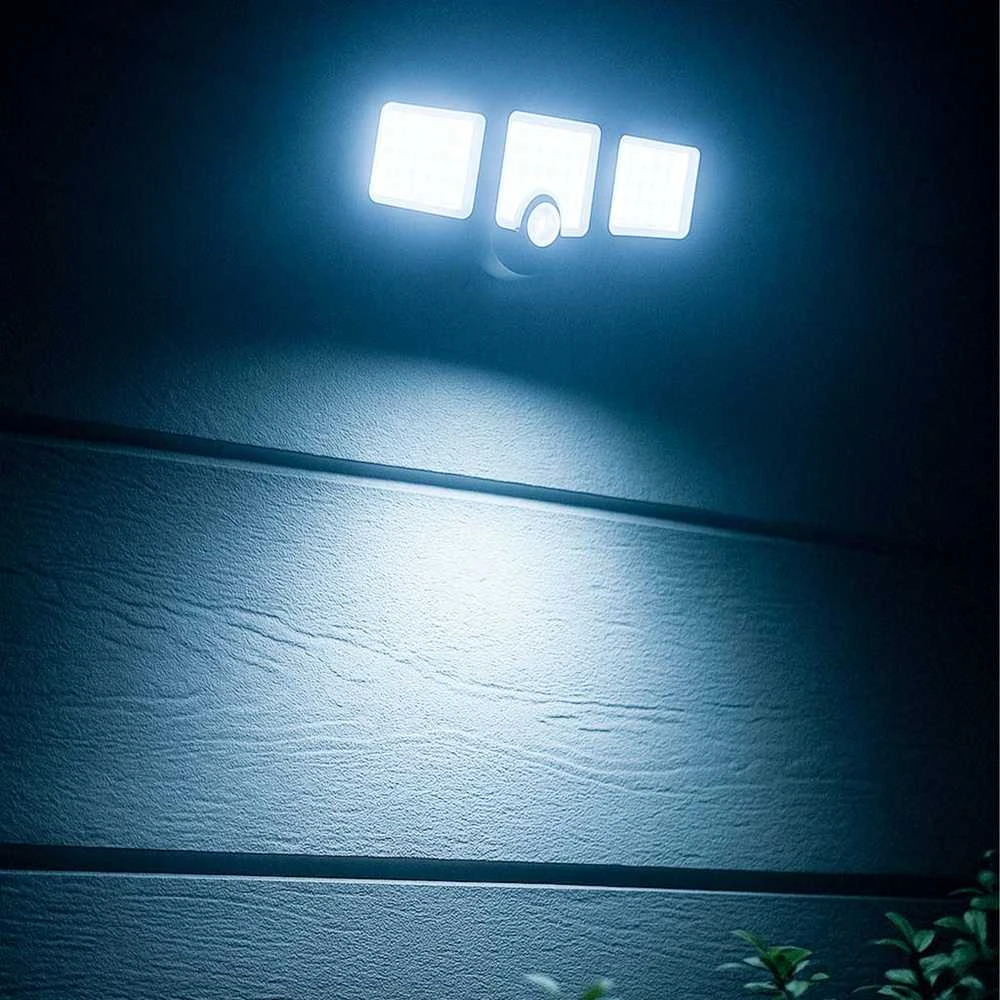 LED lempa su judesio ir sutemų jutikliais