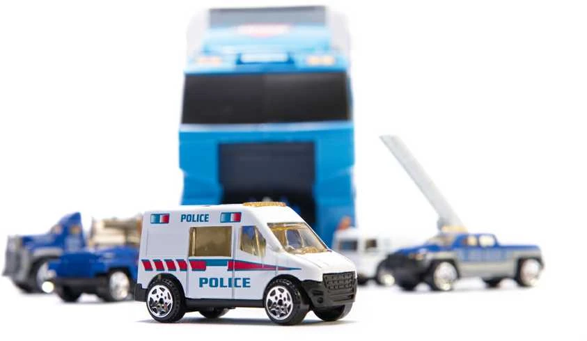 Ikonka Transporterio sunkvežimis TIR paleidimo įrenginys + metaliniai policijos automobiliai
