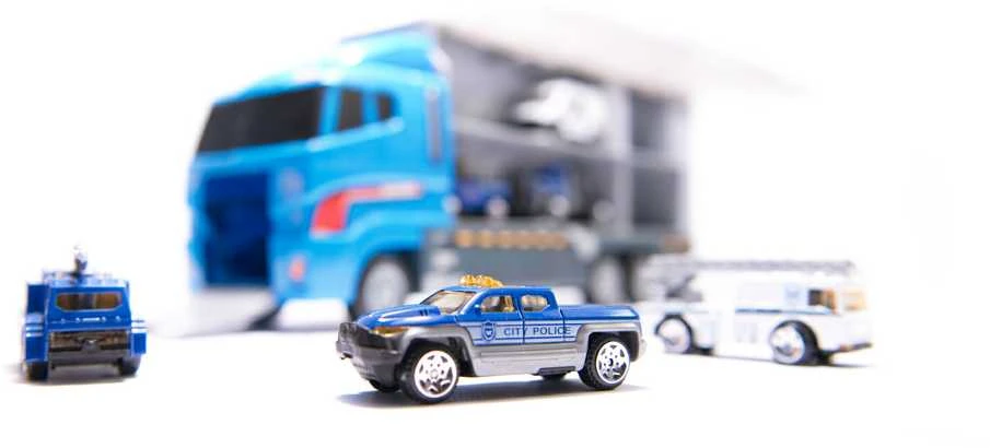 Ikonka Transporterio sunkvežimis TIR paleidimo įrenginys + metaliniai policijos automobiliai