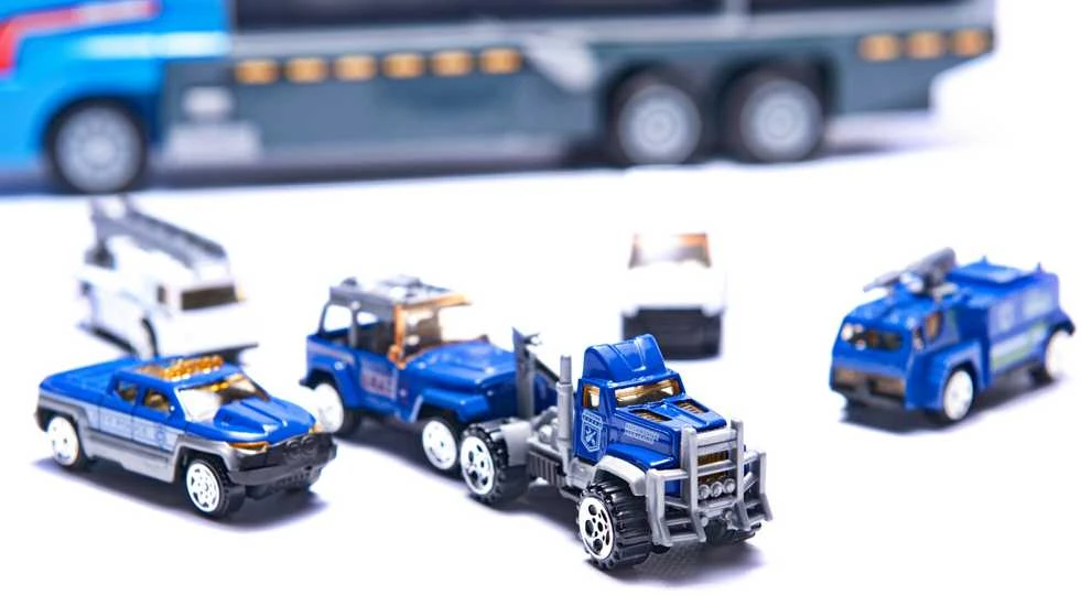 Ikonka Transporterio sunkvežimis TIR paleidimo įrenginys + metaliniai policijos automobiliai