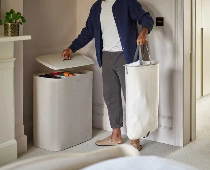 Joseph Joseph Joseph Tota 3 skyrių 90 l smėlio spalva