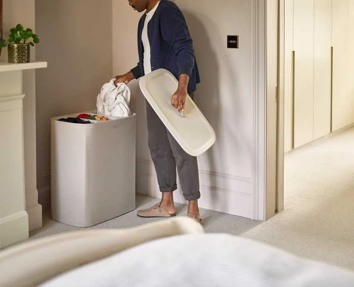 Joseph Joseph Joseph Tota 3 skyrių 90 l smėlio spalva