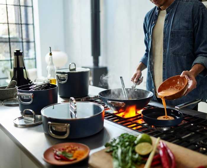 Joseph Joseph JJ-Wok 32cm su sulankstomomis rankenomis Space