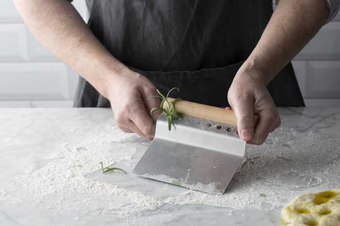 Tešlos grandiklis su matavimo puodeliu INNOVATIVE KITCHEN / Mason Cash