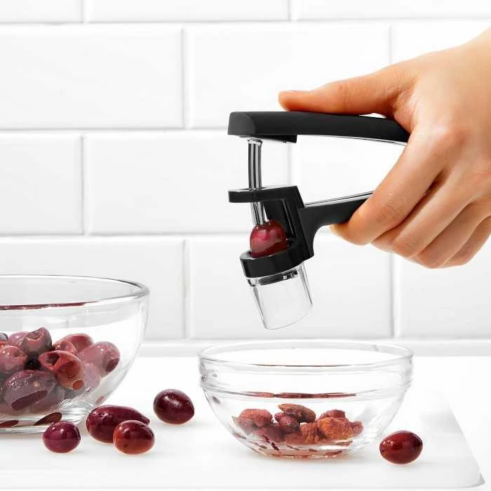 OXO Good Grips Juoda vyšnių ir alyvuogių kauliukų rinkinys