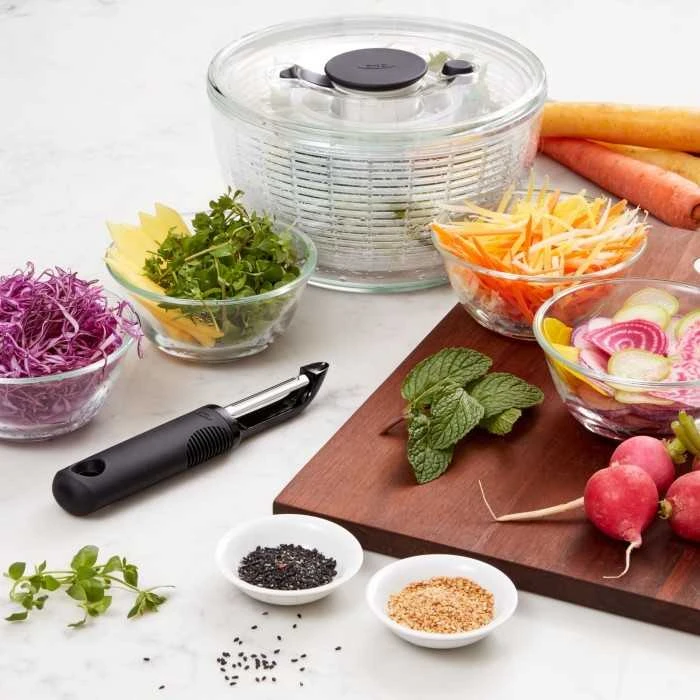 OXO OX1351680 Good Grips Salatschleuder mit Sieb und Deckel klein