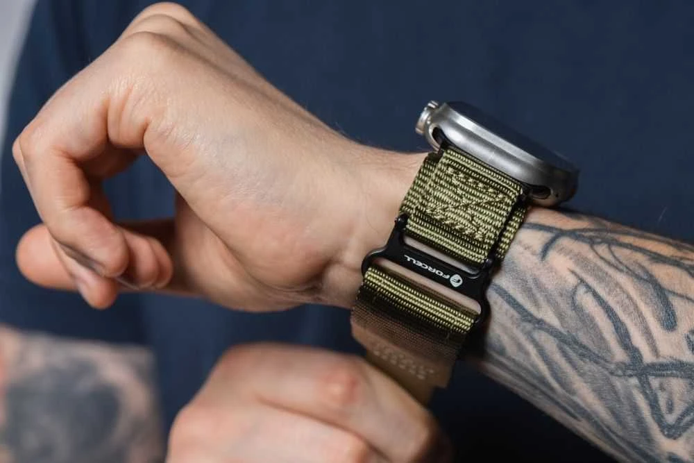 FORCELL F-DESIGN FA05 nylon apyrankė skirta Apple Watch 42 / 44 / 45 / 49 mm žalios spalvos