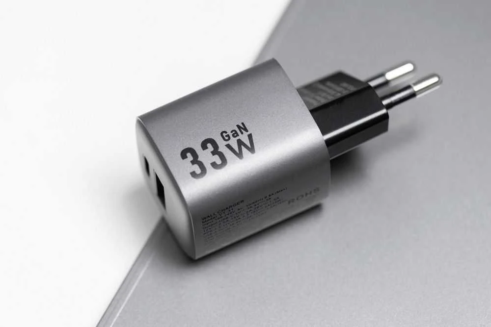 Įkroviklis Forcell F-Energy (1xUSB-C;1xUSB 3A 33W) juodas