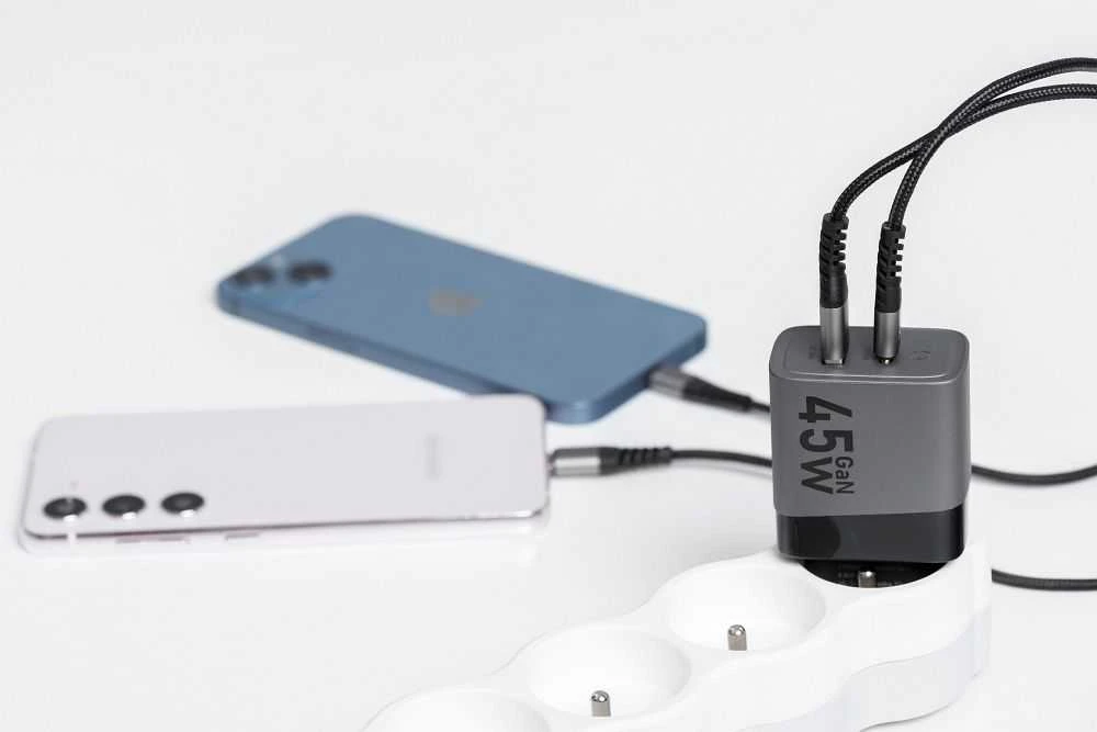 Įkroviklis Forcell F-Energy (1xUSB-C;1xUSB 4A 45W) juodas
