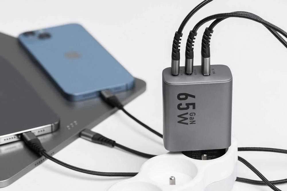 Įkroviklis Forcell F-Energy (2xUSB-C;1xUSB 4A 65W) juodas
