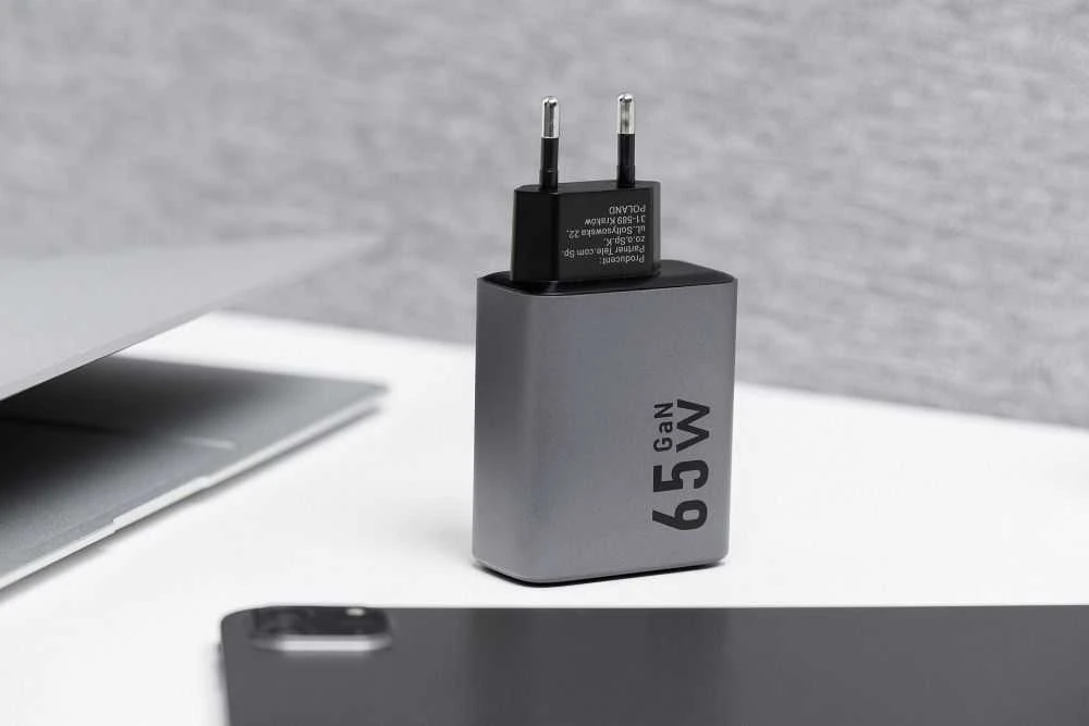 Įkroviklis Forcell F-Energy (2xUSB-C;1xUSB 4A 65W) juodas