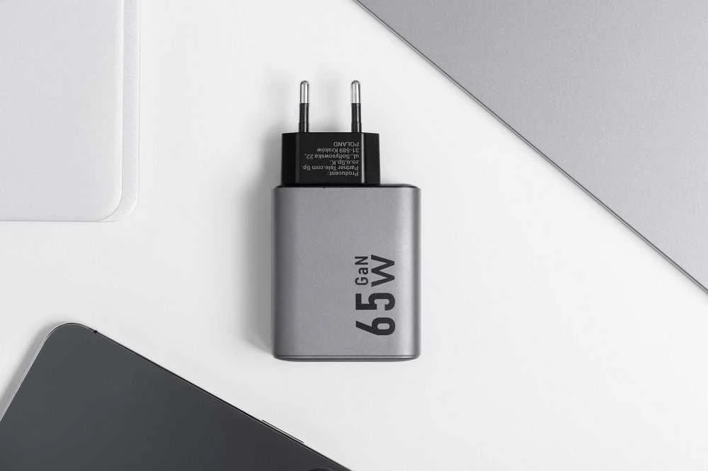 Įkroviklis Forcell F-Energy (2xUSB-C;1xUSB 4A 65W) juodas