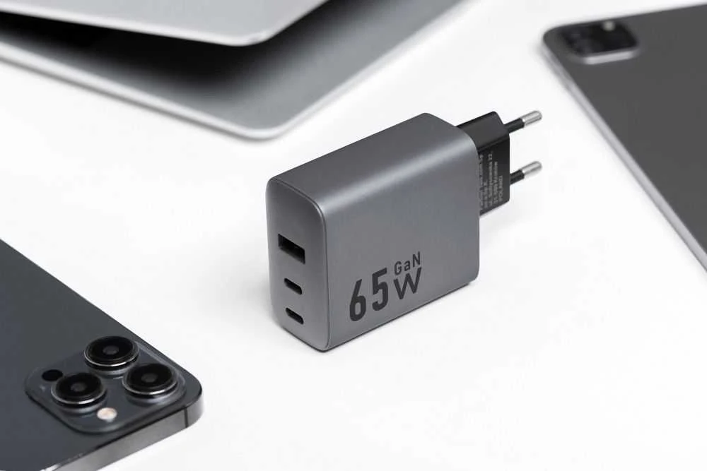 Įkroviklis Forcell F-Energy (2xUSB-C;1xUSB 4A 65W) juodas