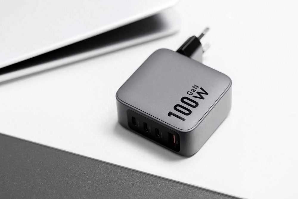 Telefono įkroviklis Forcell F-Energy GaN 3 x USB C + USB A QC4.0 PD 5A 100W VT-46 pilka