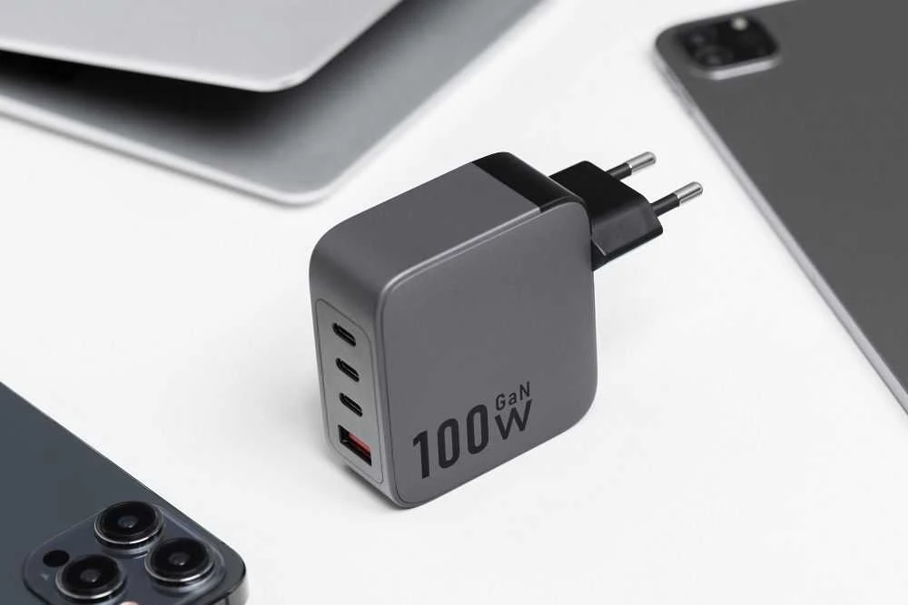 Telefono įkroviklis Forcell F-Energy GaN 3 x USB C + USB A QC4.0 PD 5A 100W VT-46 pilka