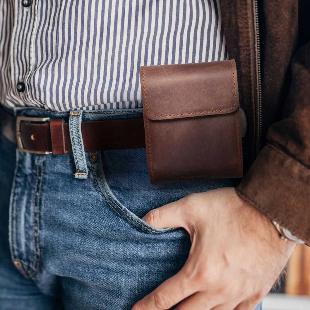 Dėklas Oem ROYAL Crazy Horse universal horizontal leather belt holster size V skirtas Samsung Galaxy FLIP 1 / 2 / 3 / 4 / Huawei P50 Pocket / Motorola RAZR 5G rudos spalvos