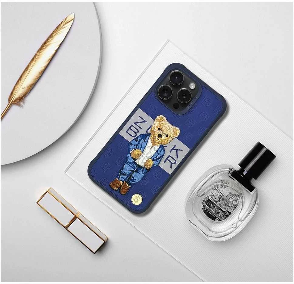ZUCK BEAR dėklas PARIS GENTLEMAN, skirtas IPHONE 15 Pro kostiumui