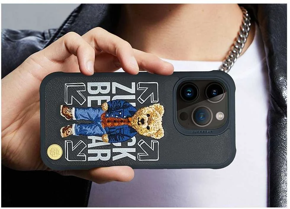 ZUCK BEAR dėklas SAN FRANCISCO FORTUNE, skirtas IPHONE 15 Pro socialinei vibracijai