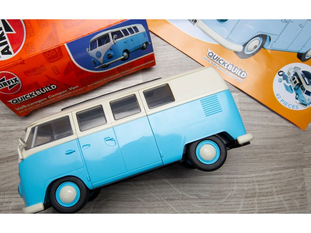 Airfix QUICKBUILD VW Camper Van mėlynas konstruktorius, 52 detalės