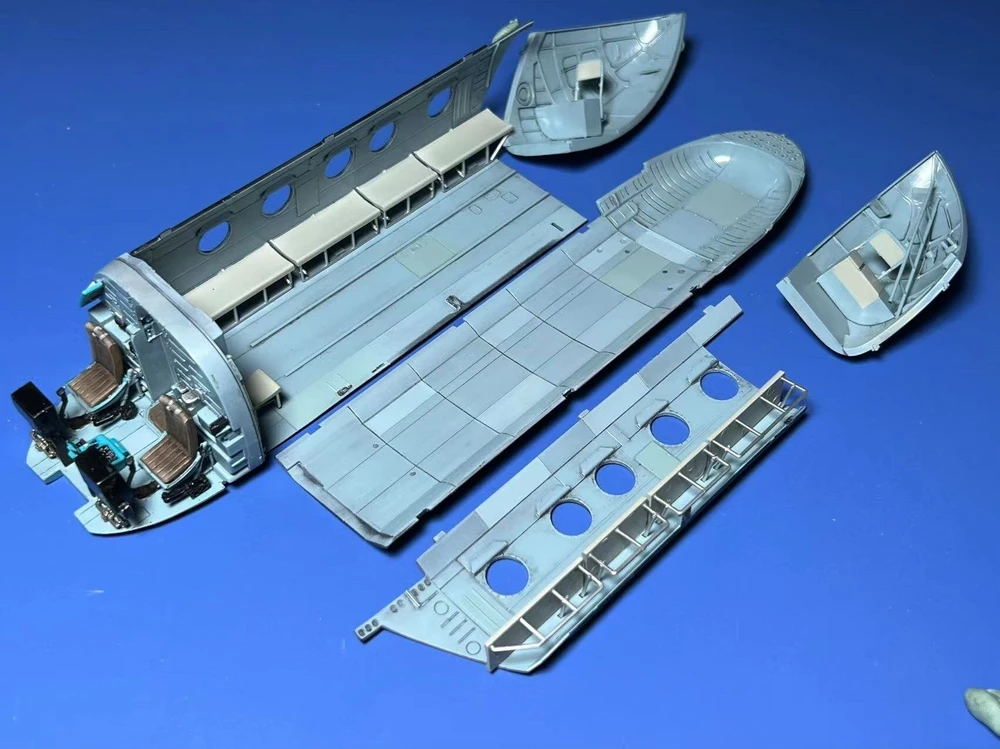 AMK Mi-17 „Hip“ ankstyvas 1:48 plastikinis surenkamas sraigtasparnio modelis