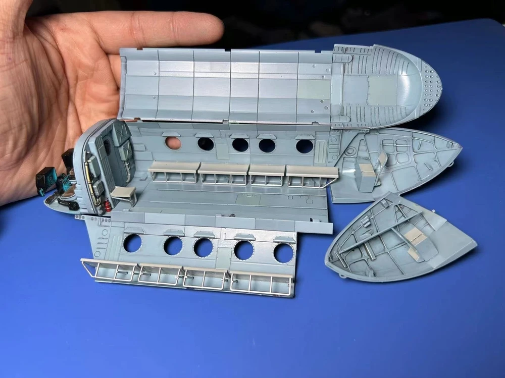 AMK Mi-17 „Hip“ ankstyvas 1:48 plastikinis surenkamas sraigtasparnio modelis