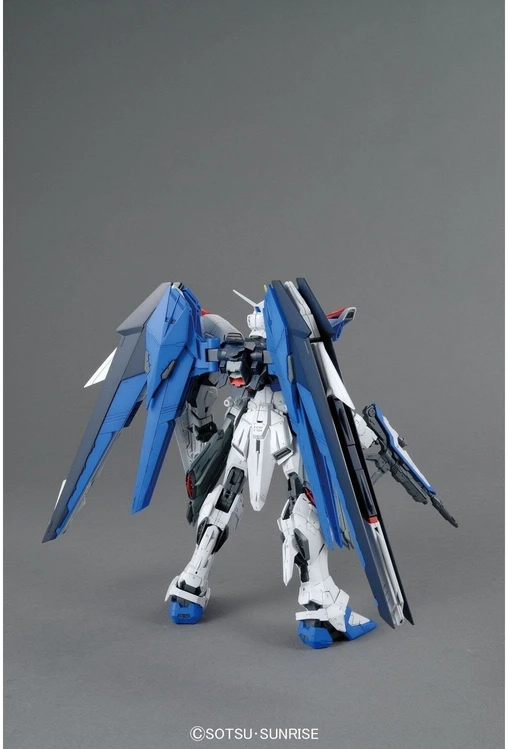 Bandai MG 1/100 FREEDOM GUNDAM VER.2.0 BL