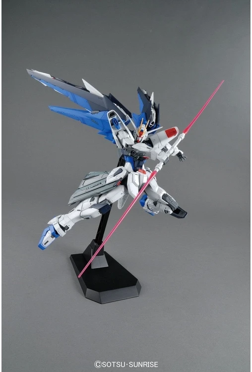 Bandai MG 1/100 FREEDOM GUNDAM VER.2.0 BL