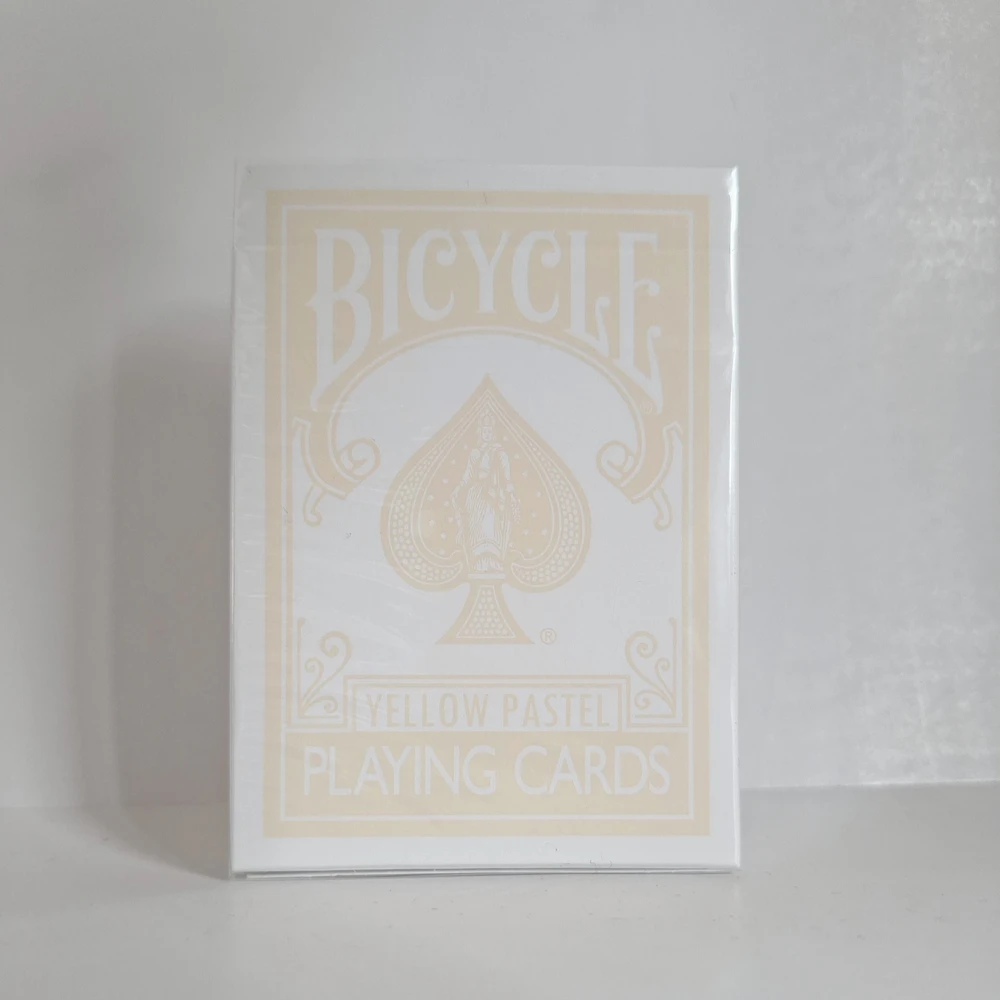 Bicycle pastelinė geltona kortų kaladė – pokeriui, triukams