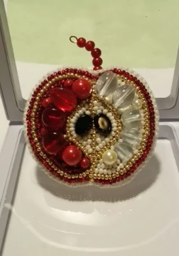 Charivna Mit Karoliukų siuvinėjimo rinkinys segė Crystal Art „Raudonas obuolys“