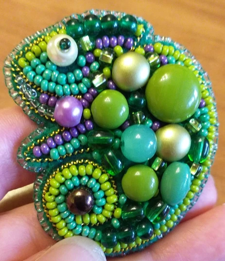 Charivna Mit Karoliukų siuvinėjimo rinkinys segė „Chameleonas“ Crystal Art, 5×5,5 cm