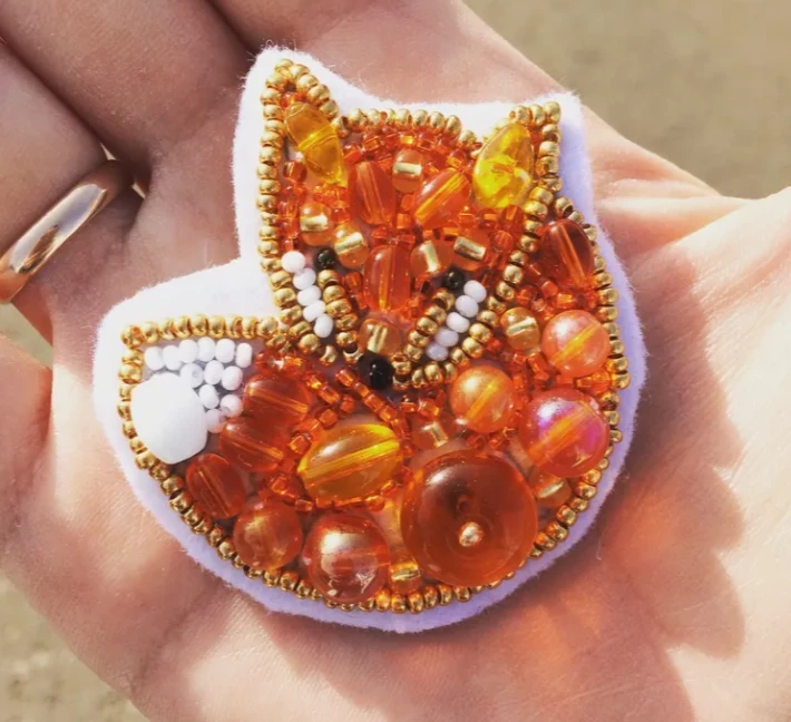 Charivna Mit Karoliukų siuvinėjimo segės rinkinys „Lapė“ 4,5×4,5 cm