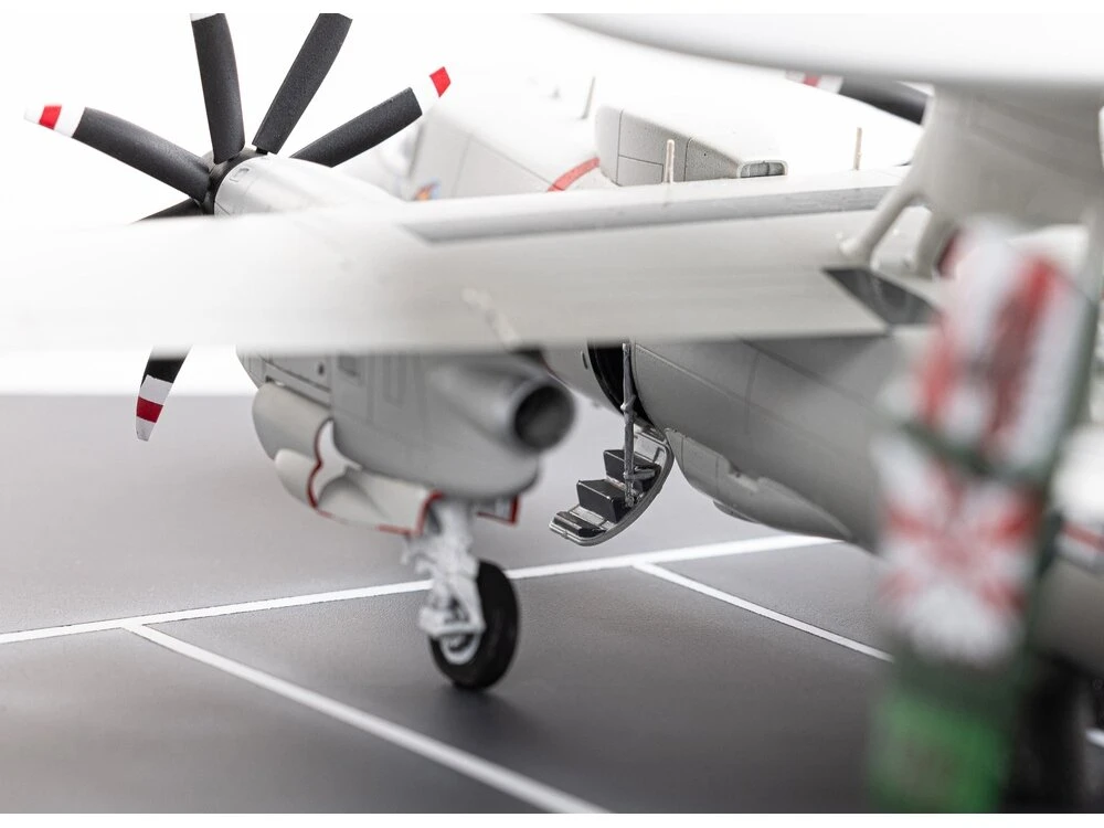 Heller Grumman E-2C Hawkeye plastikinis lėktuvo modelis dovanų komplektas 1/72