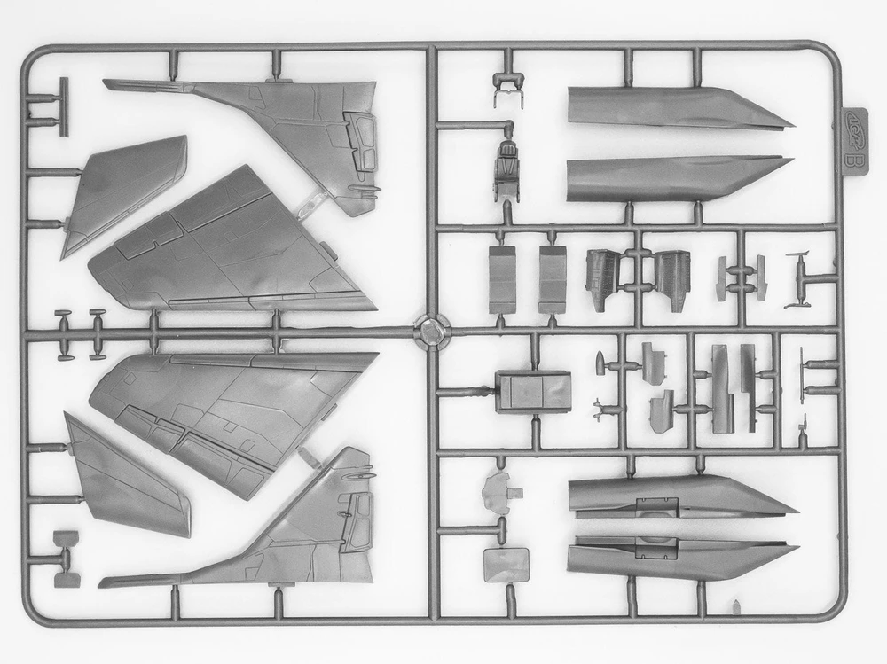 ICM Mikojan MiG-29 Ukrainos oro pajėgų su JDAM-ER 1/72 modelis